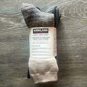 NWT Kirkland Women’s Merino Wool Crew Sock 4 pack Fit Size 6 - 10.5 Black & Gray